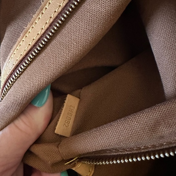 Louis Vuitton Cabas Mezzo tote - Picture 10 of 11